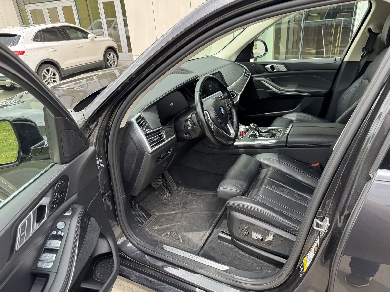 Used 2021 Gray BMW xDrive40i image 5