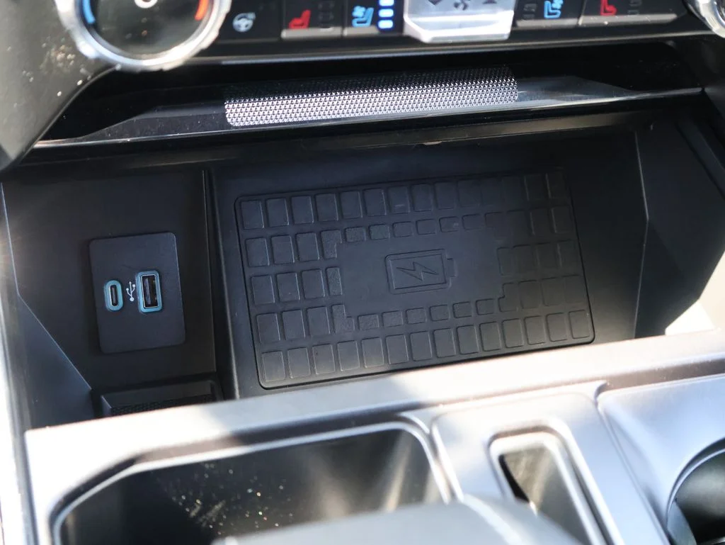 Used 2022 Silver Ford Lariat image 38