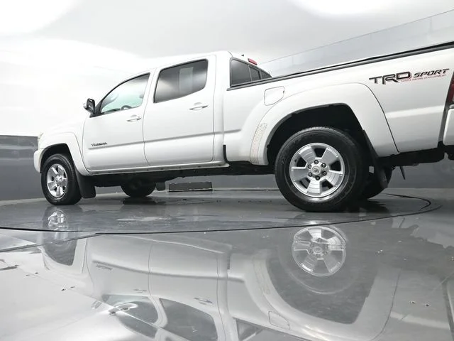 Used 2015 White Toyota Base image 45