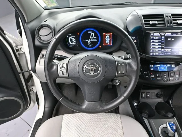 2012 Toyota RAV4 EV - Photo 23
