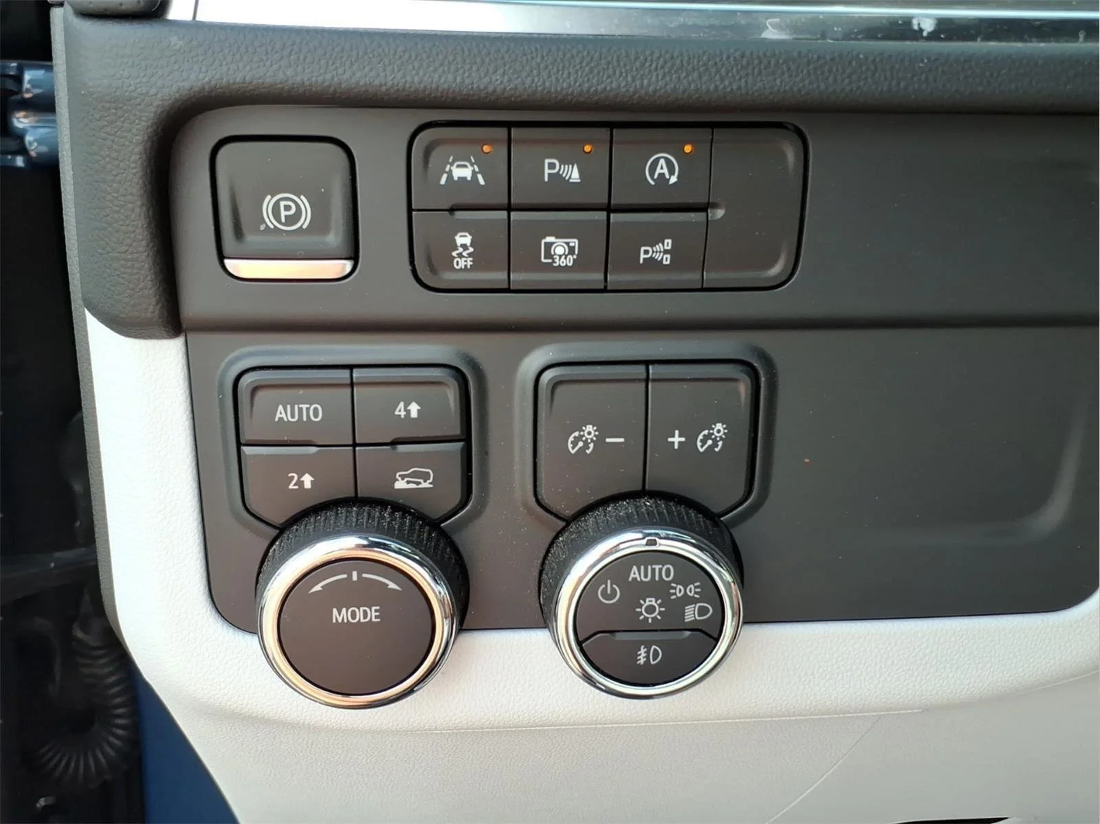Used 2025 Lakeshore Blue Metallic Chevrolet Premier image 20
