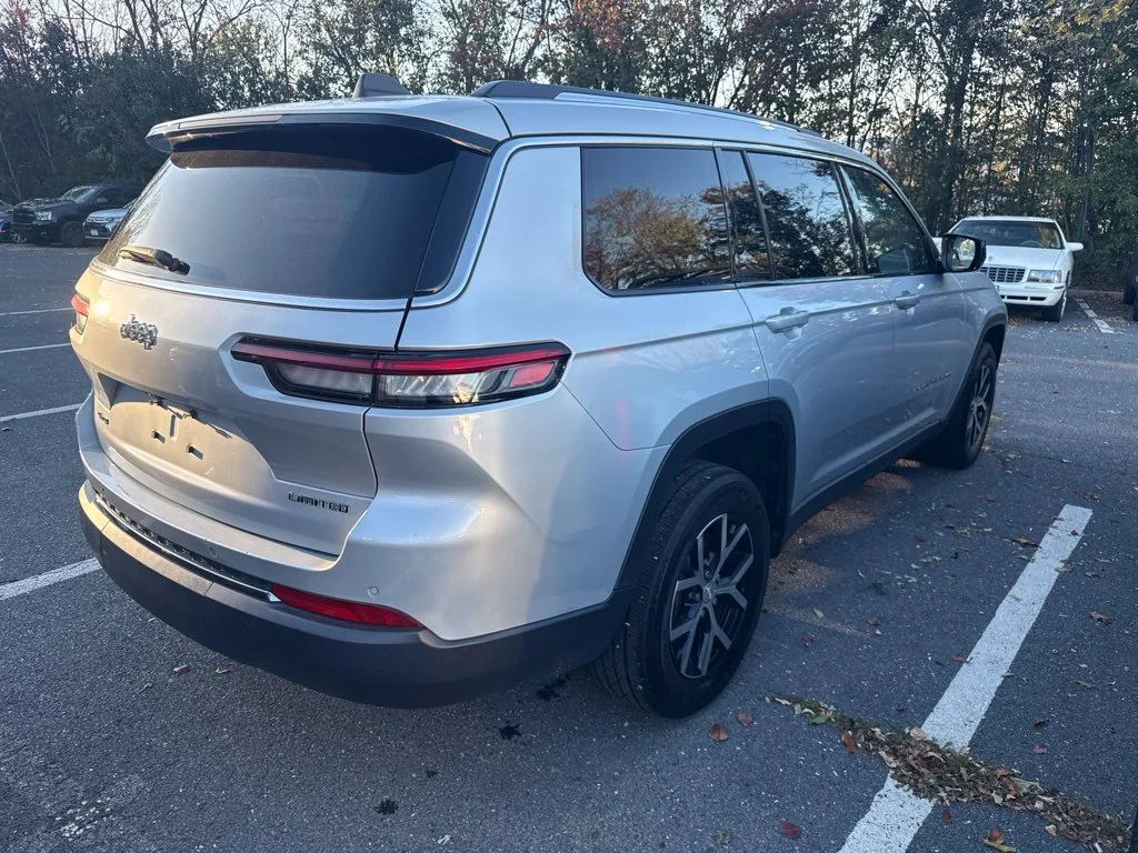 Used 2023 Silver Jeep Limited image 4