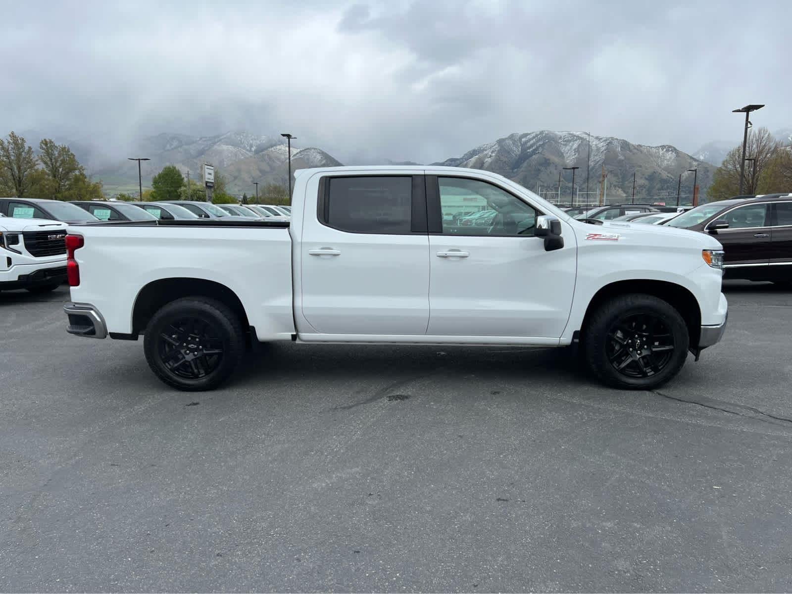 Used 2024 Summit White Chevrolet LT image 6