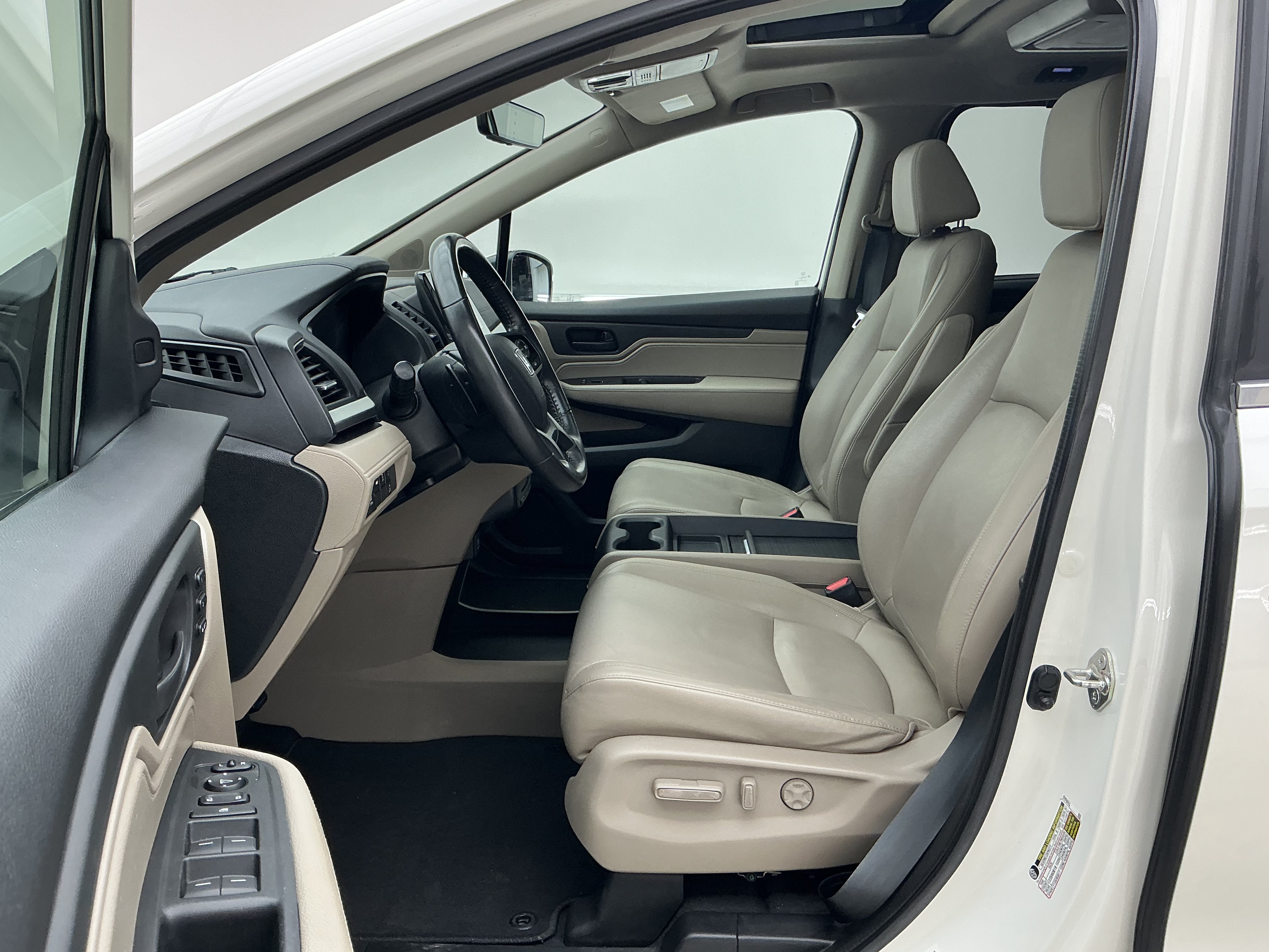Used 2018 White Diamond Pearl Honda EX-L image 17