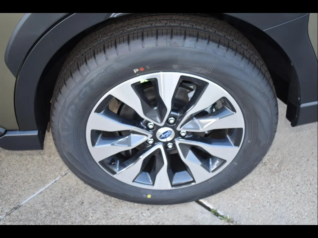 Used 2025 GREEN Subaru Limited image 21