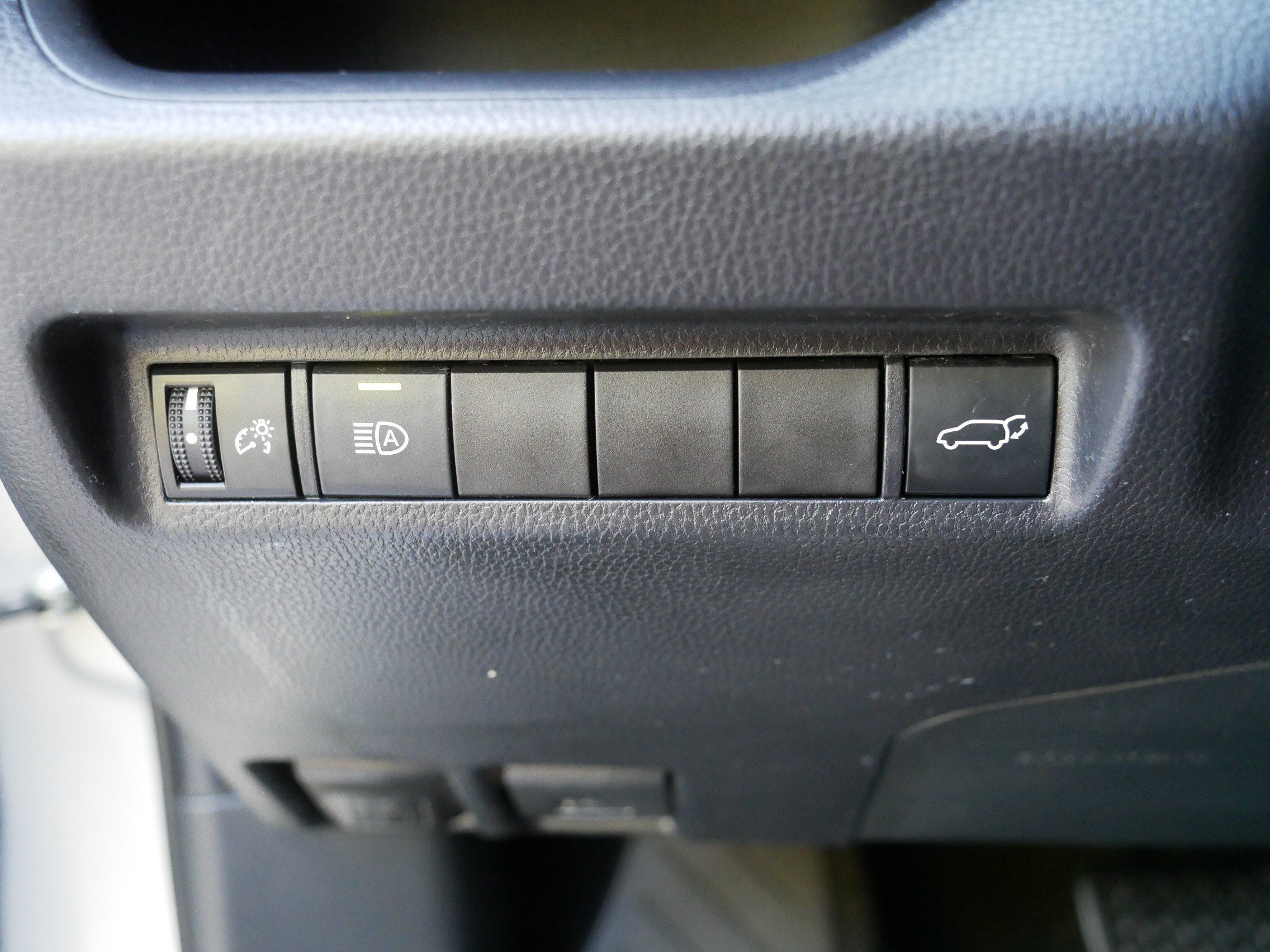 Used 2019 Silver Sky Metallic Toyota XLE image 26