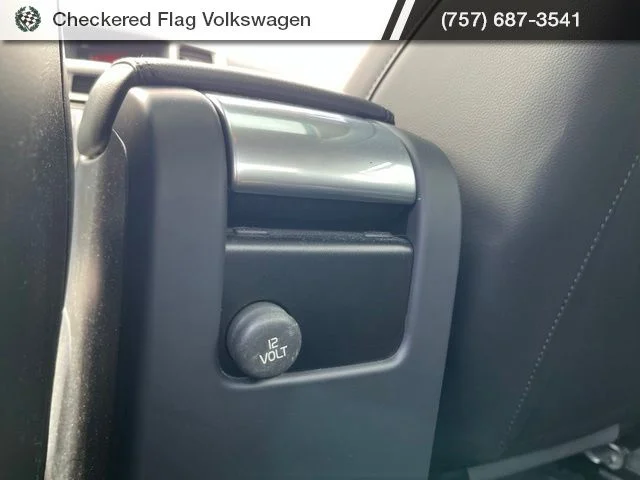 Used 2017 Bright Silver Metallic Volvo T5 image 28