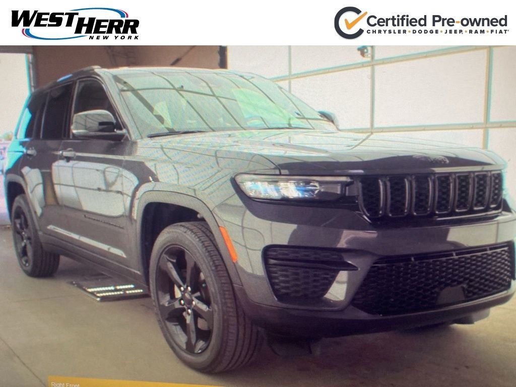 Used 2024 Gray Jeep Altitude image 1