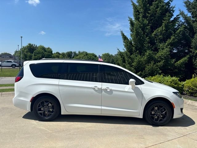Used 2019 Bright White Clearcoat Chrysler Touring L image 5