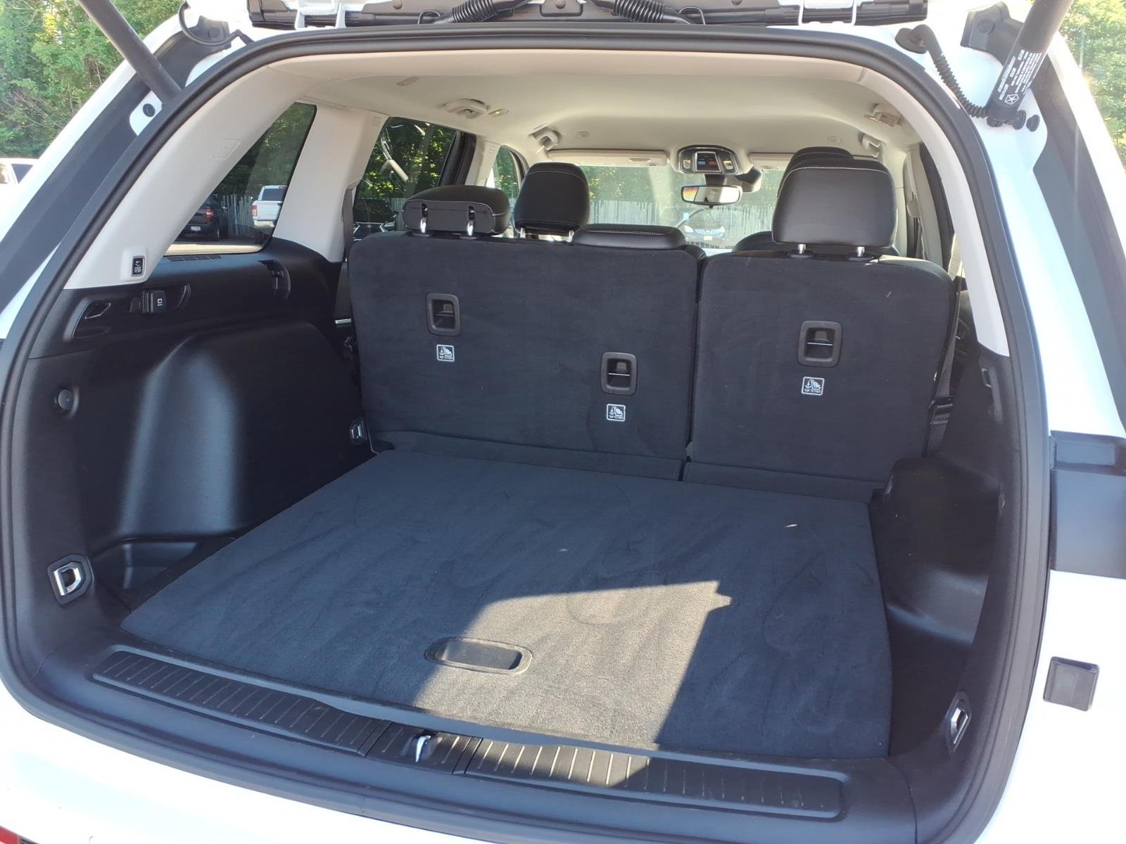 Used 2023 White/off-white Jeep Limited image 21