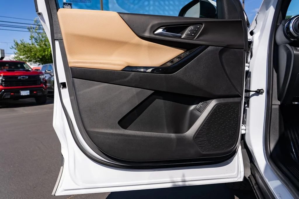 New 2027 Polar White Tricoat Chevrolet ACTIV image 24