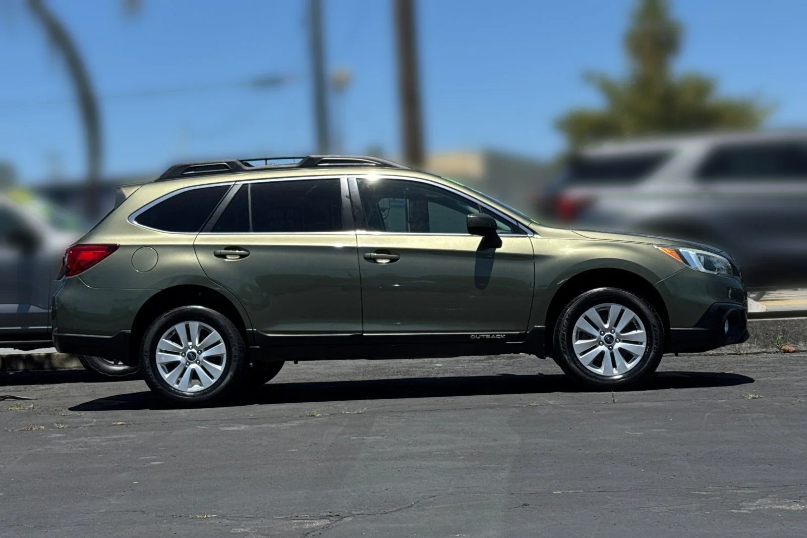 Used 2016 Wilderness Green Metallic Subaru 2.5i Premium image 26