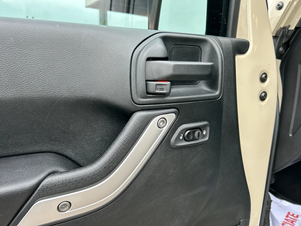 Used 2017 Gobi Clearcoat Jeep Rubicon image 7