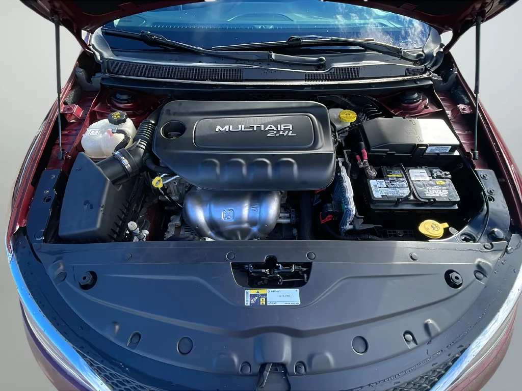 Used 2015 Red Chrysler Limited image 40