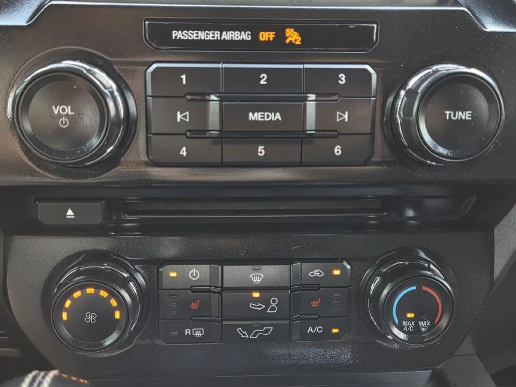 Used 2016 Shadow Black Ford XLT image 26