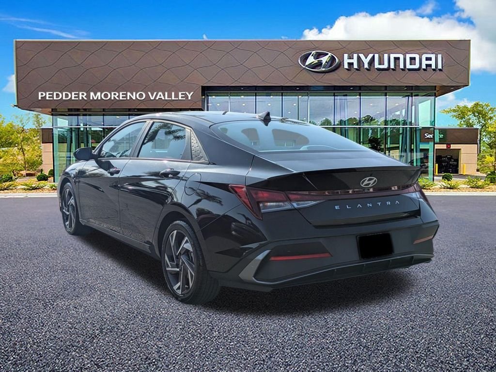 2025 Hyundai Elantra SEL - Photo 5
