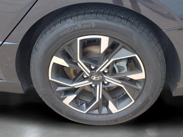 Used 2024  Hyundai SEL image 26