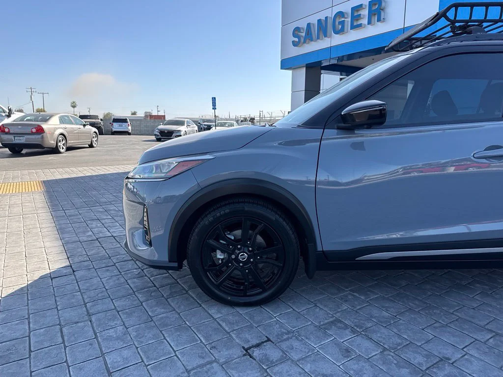 Used 2021 Gray Nissan SR image 5
