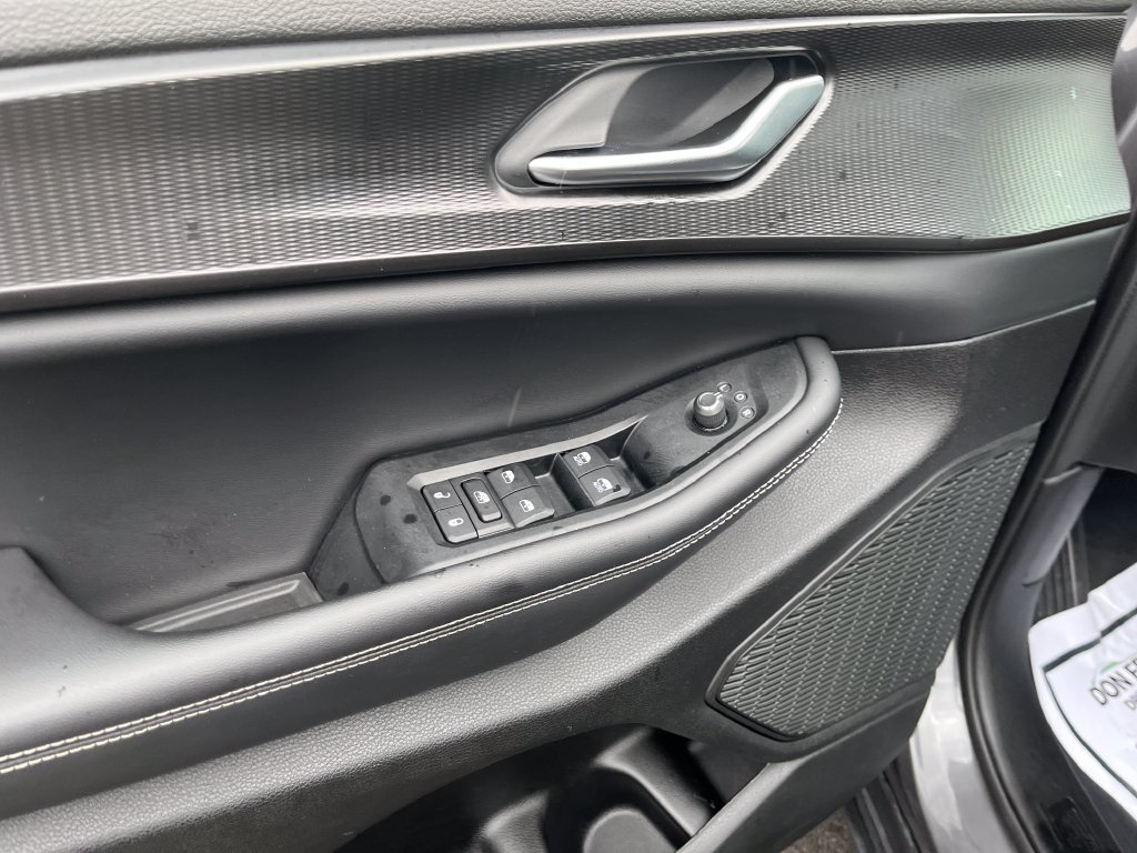 Used 2023 Gray Jeep Altitude image 10
