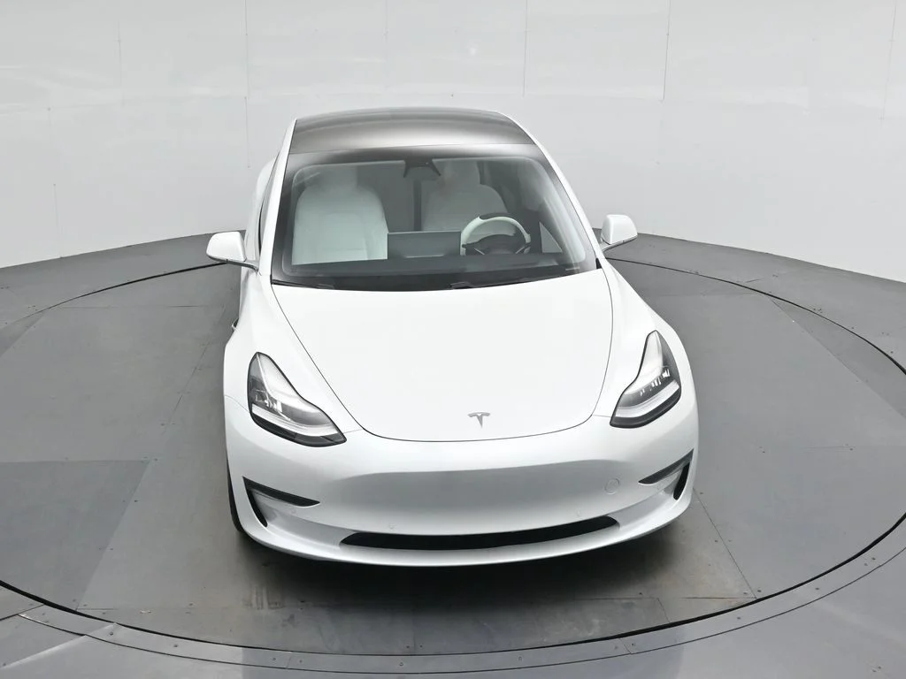 Used 2020  Tesla Standard Range Plus image 32
