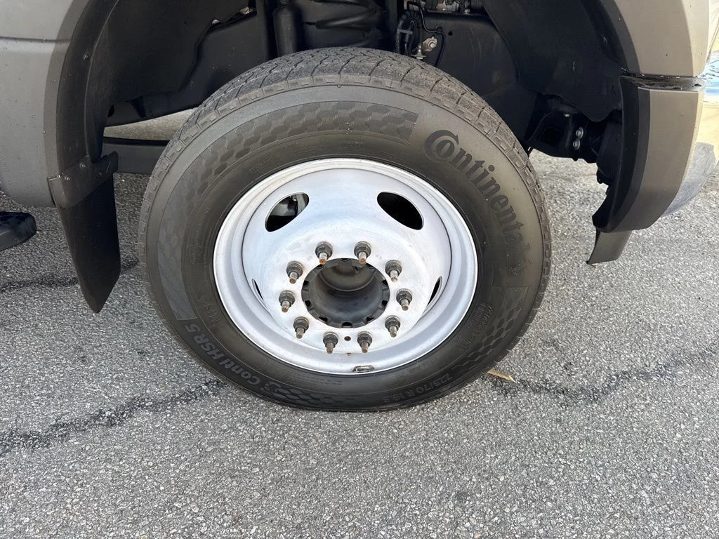 Used 2019 White Ford XL image 38