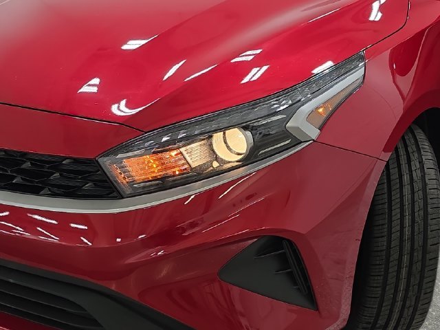 Used 2024 Red Kia LXS image 30