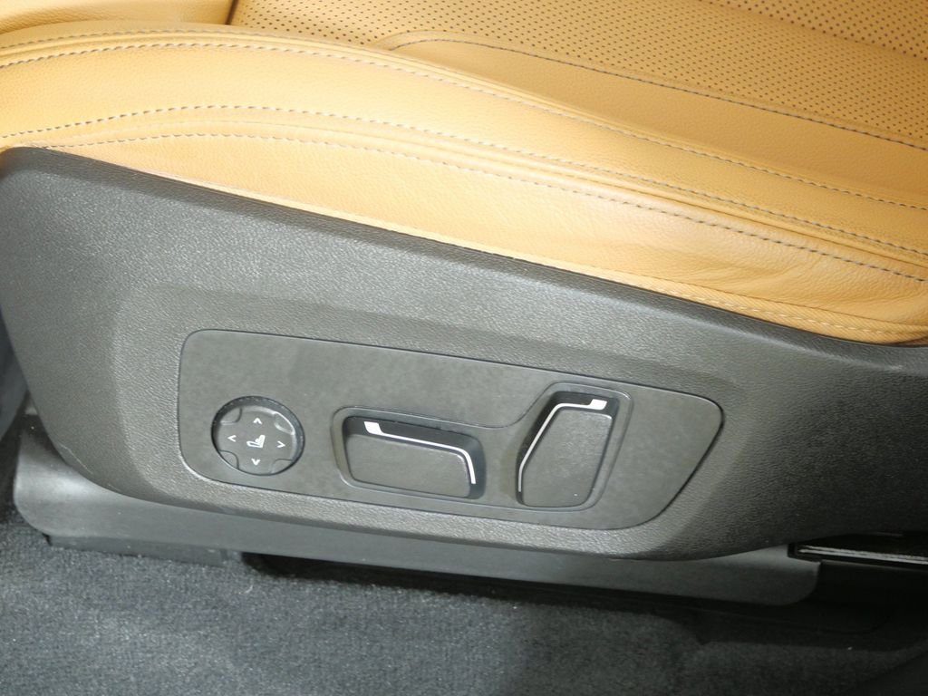 Used 2024 White BMW xDrive30i image 39