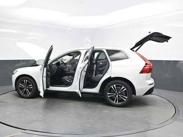 Used 2021 White Volvo T6 Momentum image 57