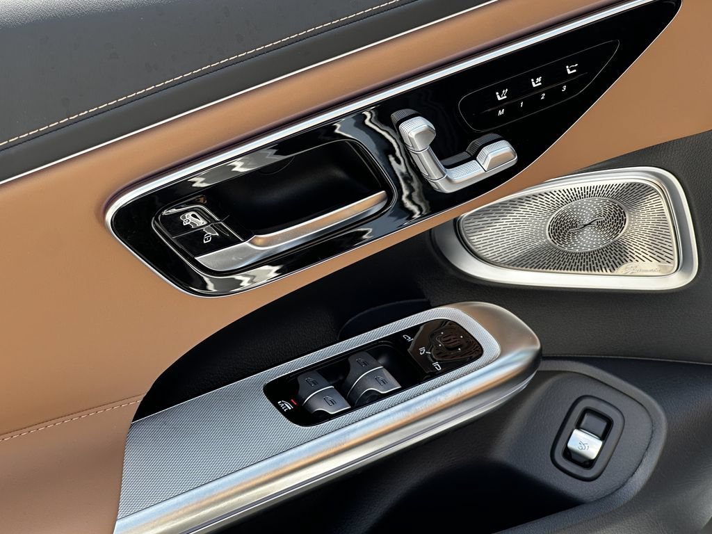 New 2027 MANUFAKTUR Moonlight White Metallic Mercedes-Benz AMG® CLE 53 image 45