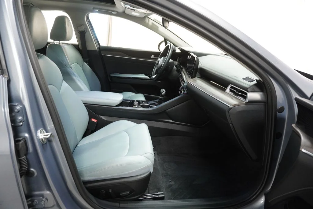 Used 2021 Everlasting Silver Kia EX image 41