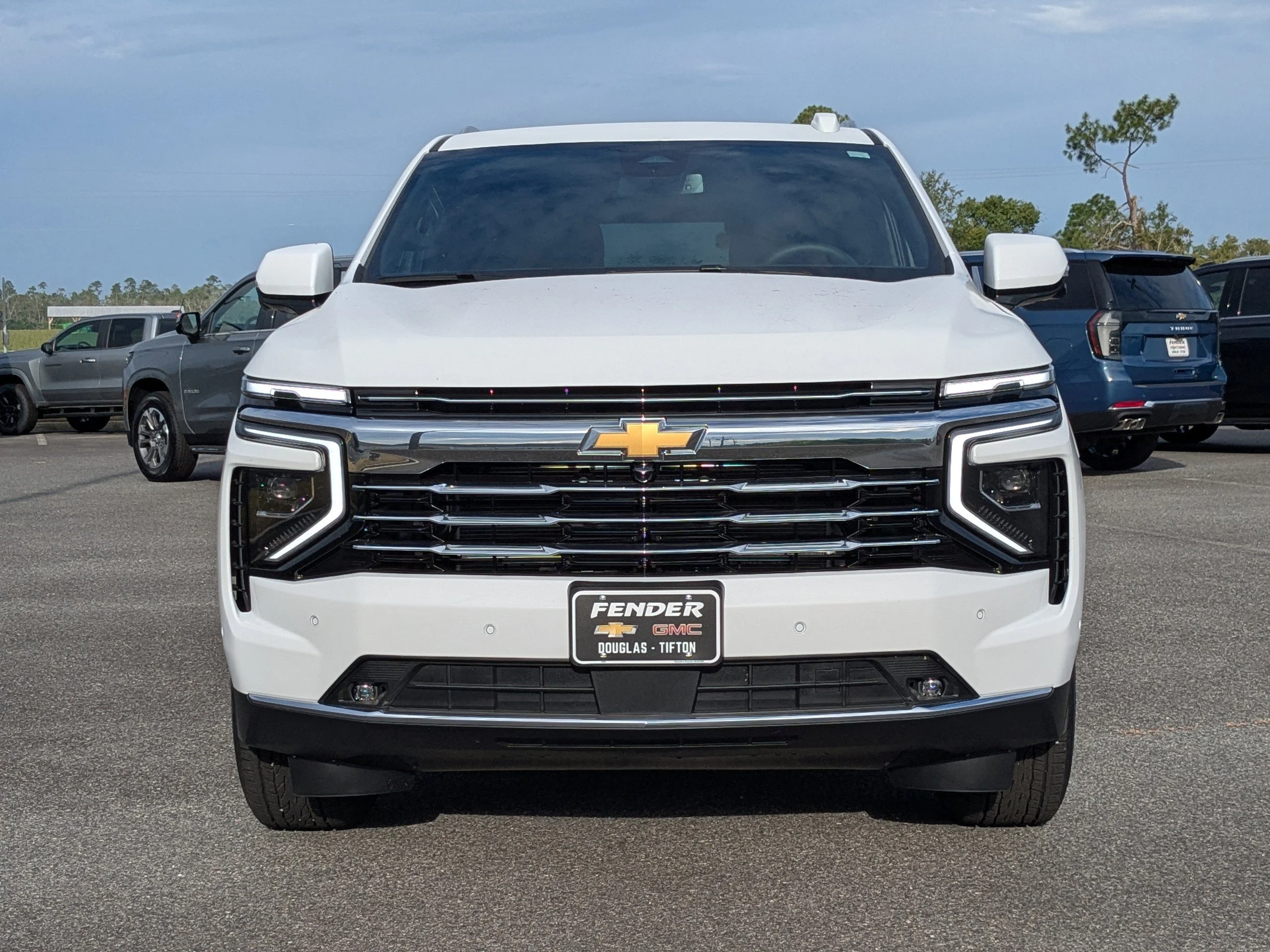 New 2025 Summit White Chevrolet LT image 9