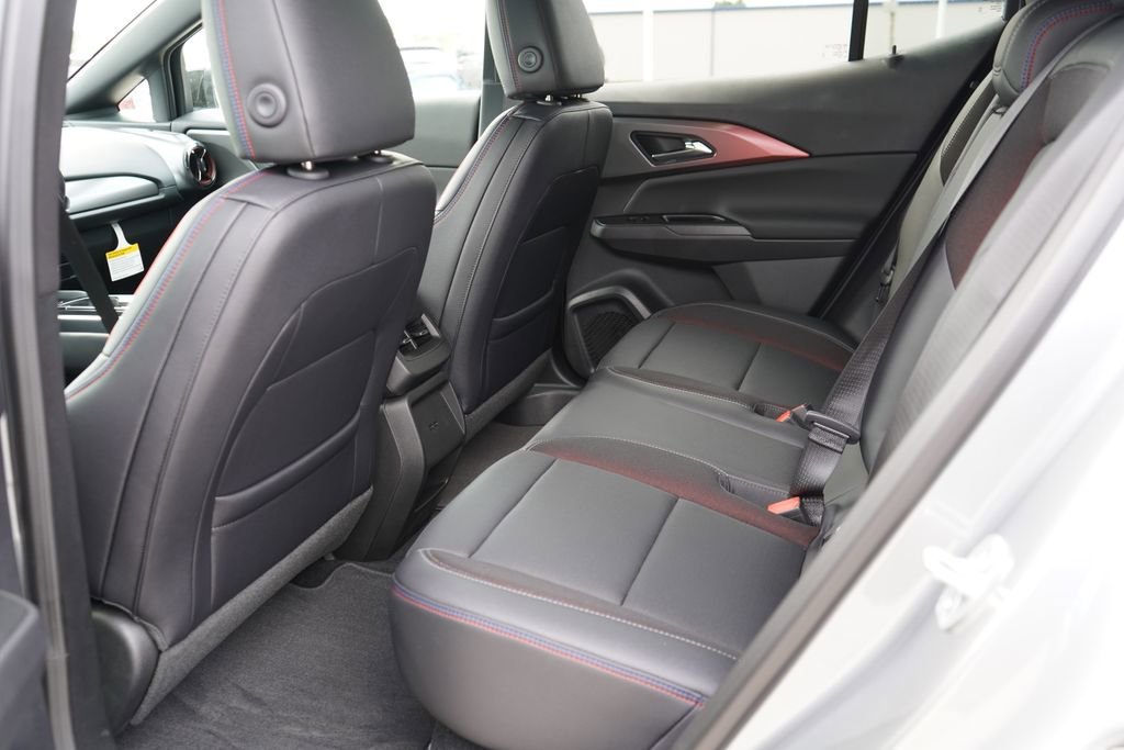 2025 Chevrolet Equinox EV RS - Photo 30