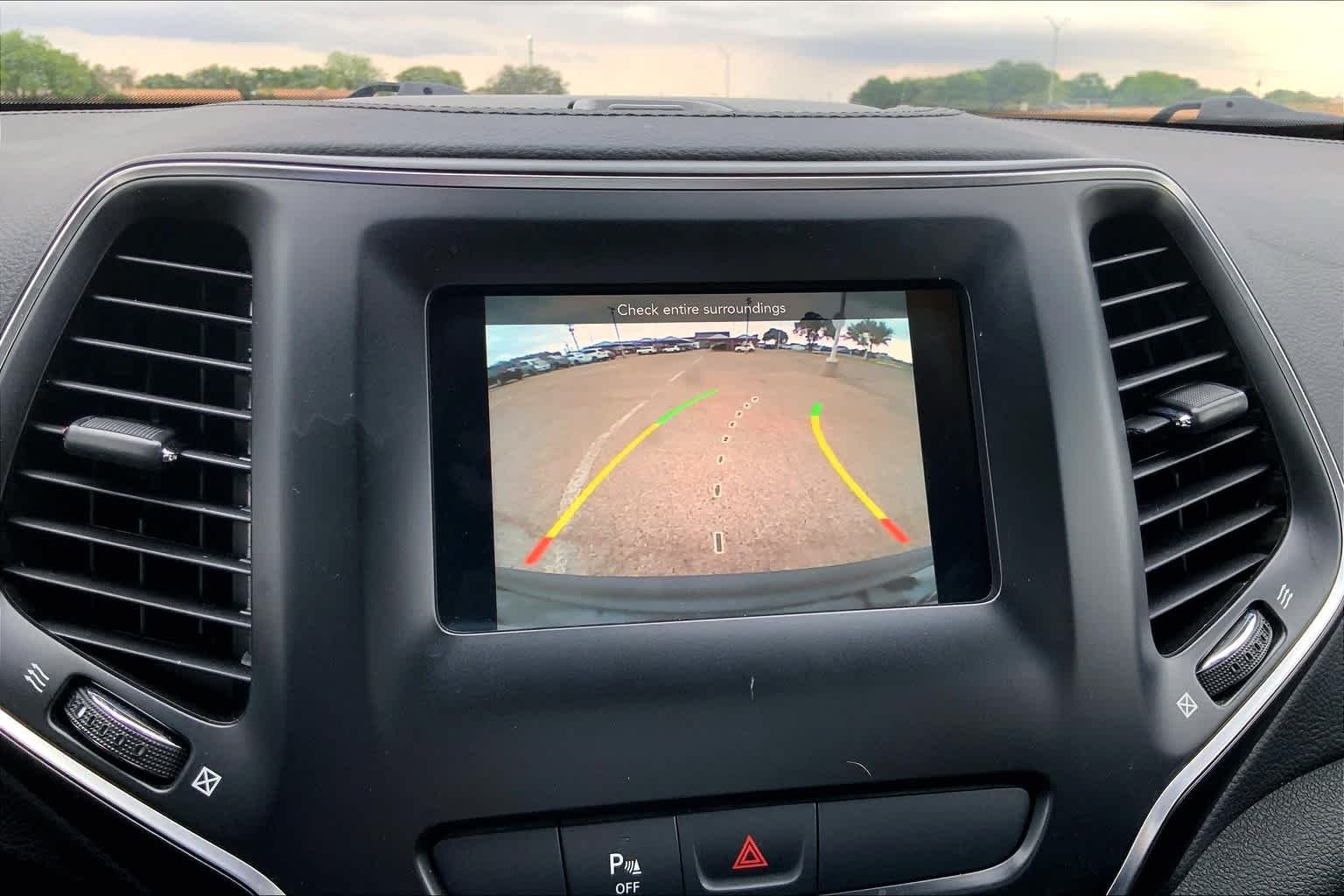 Used 2019 Diamond Black Crystal Pearlcoat Jeep Latitude Plus image 27