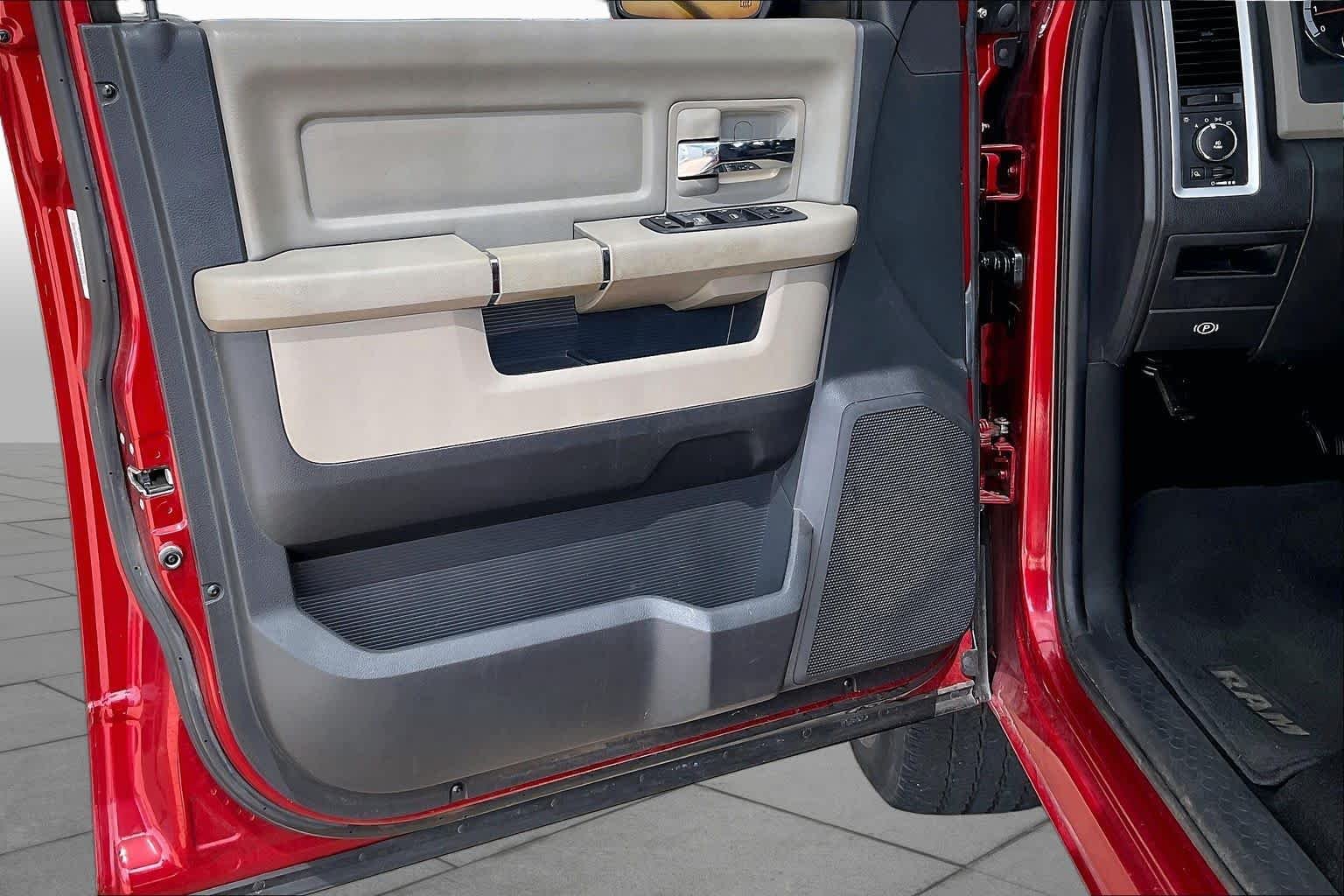 Used 2010 Inferno Red Crystal Pearl Dodge SLT image 20