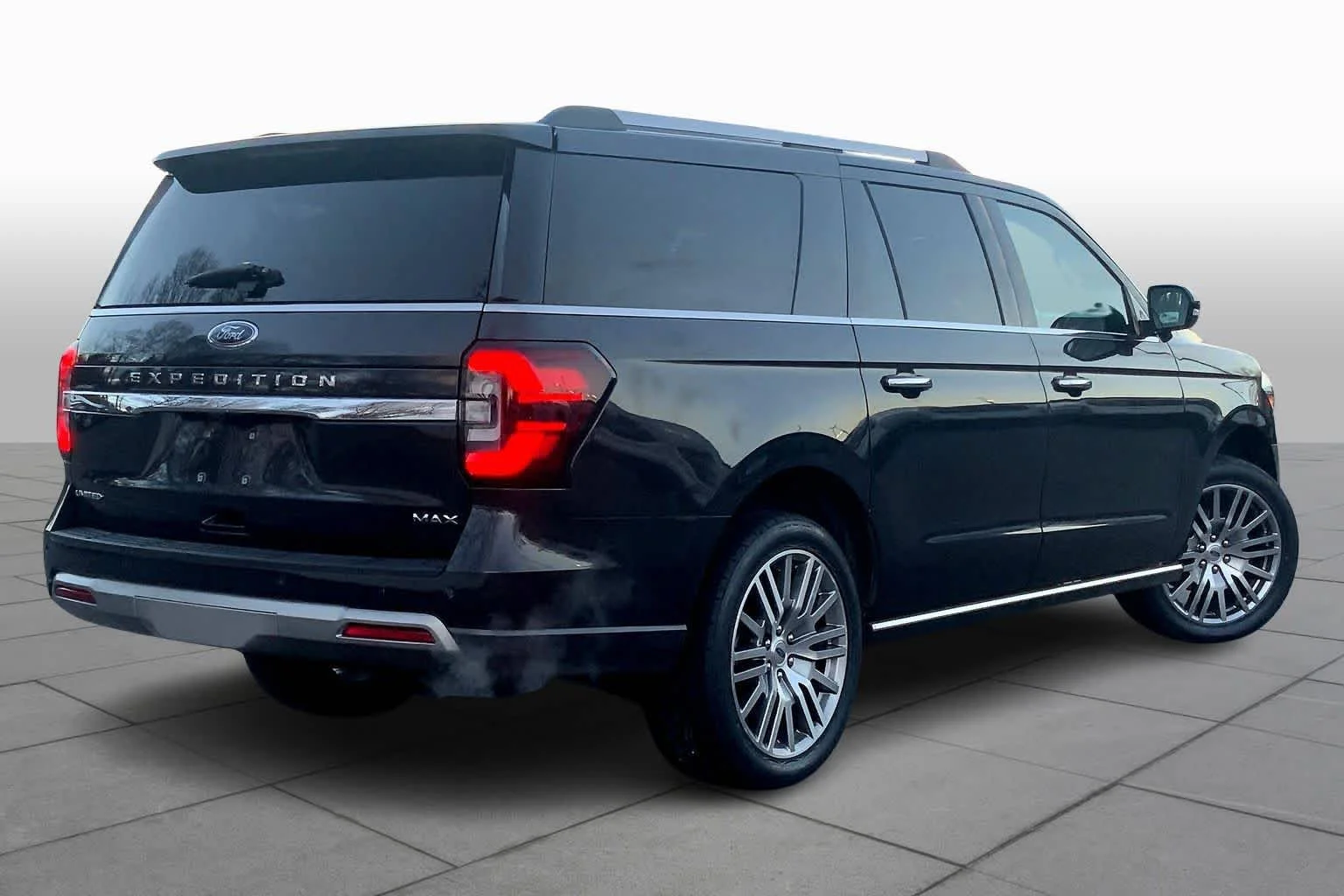 Used 2023 Dark Matter Metallic Ford Limited image 13