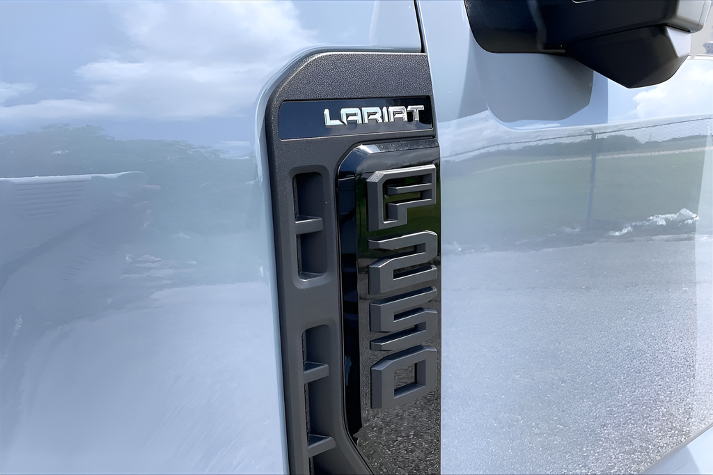 New 2026 Glacier Gray Metallic Tri-Coat Ford Lariat image 20