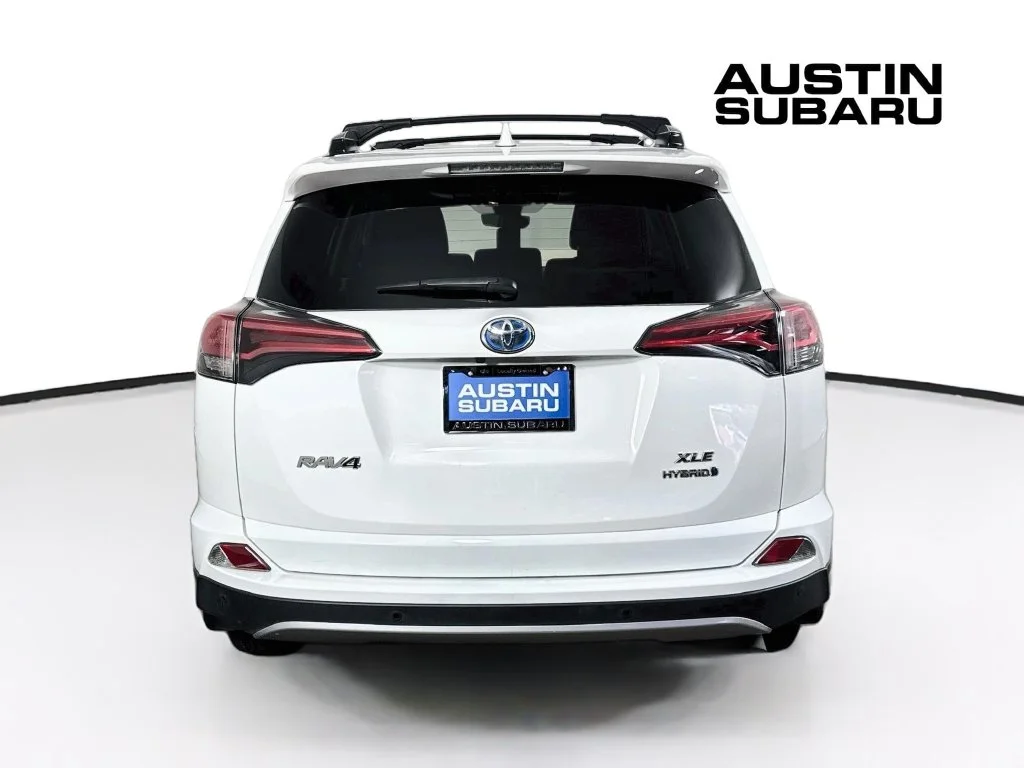 Used 2018 White Toyota XLE image 6