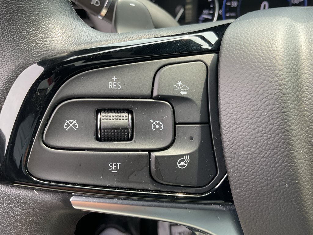 Used 2022 Ebony Twilight Metallic Buick Avenir image 30