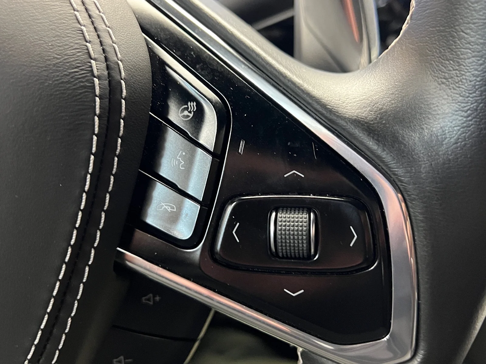 Used 2025 Black (gba) Chevrolet Stingray image 17
