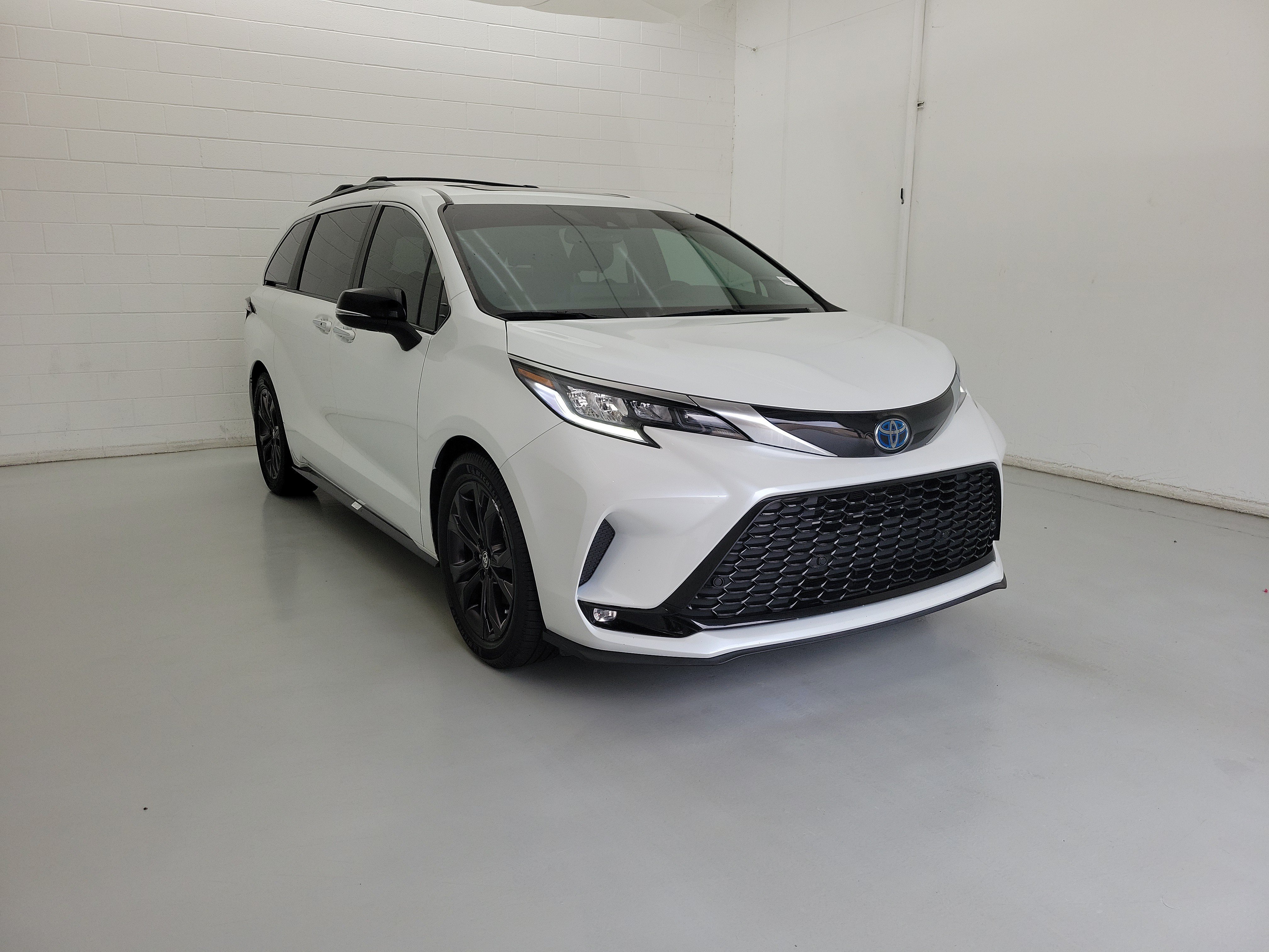 Used 2023 Wind Chill Pearl Toyota XSE image 4