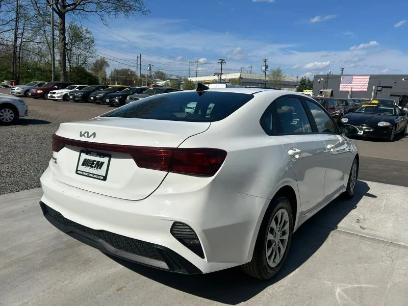 Used 2023 White Kia LX Sedan 4D image 10