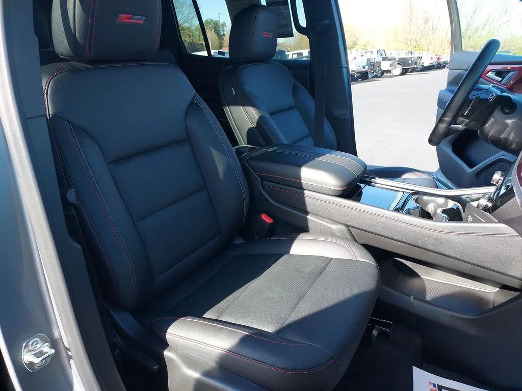Used 2025 Gray Chevrolet Z71 image 24