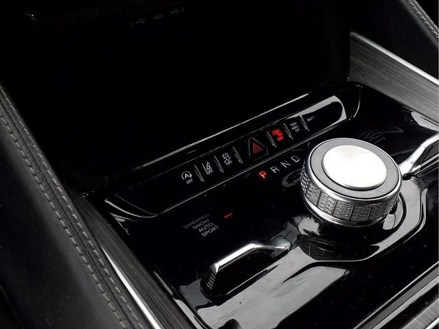 Used 2024  Jeep Series III image 6
