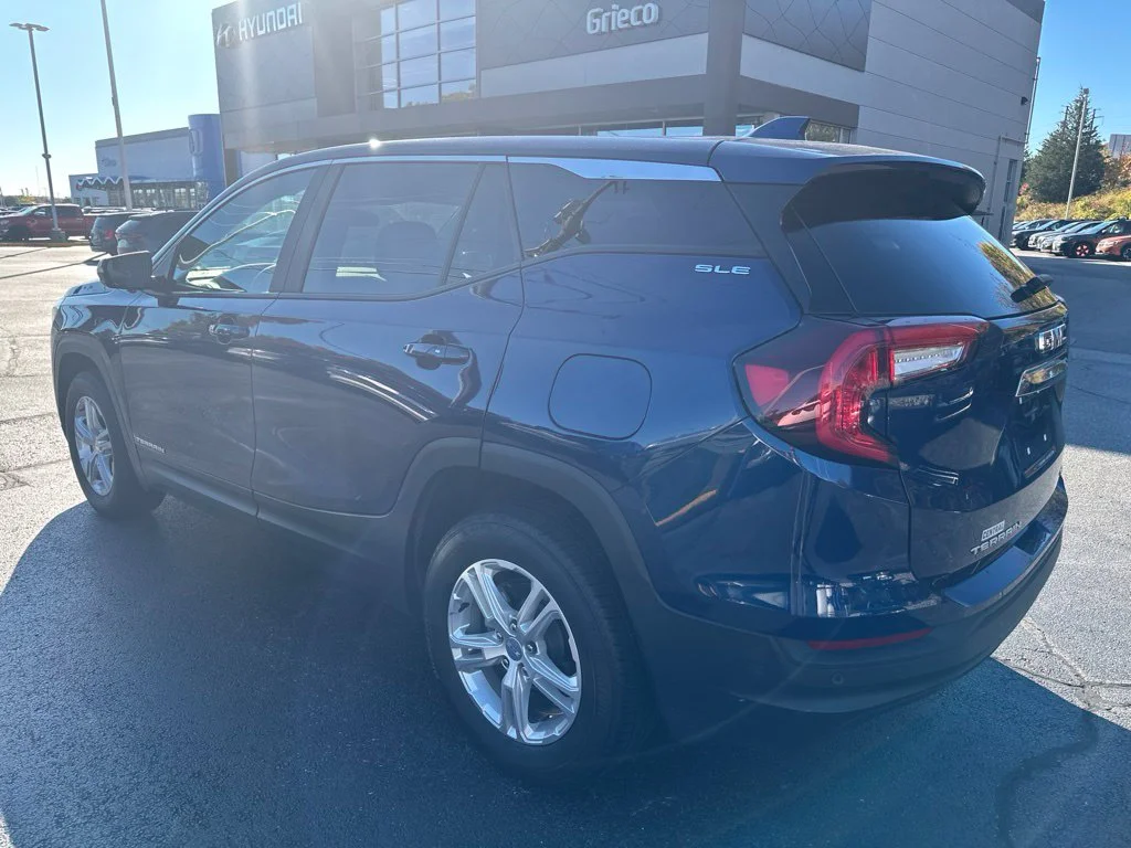 Used 2023 Marine Metallic GMC SLE image 4