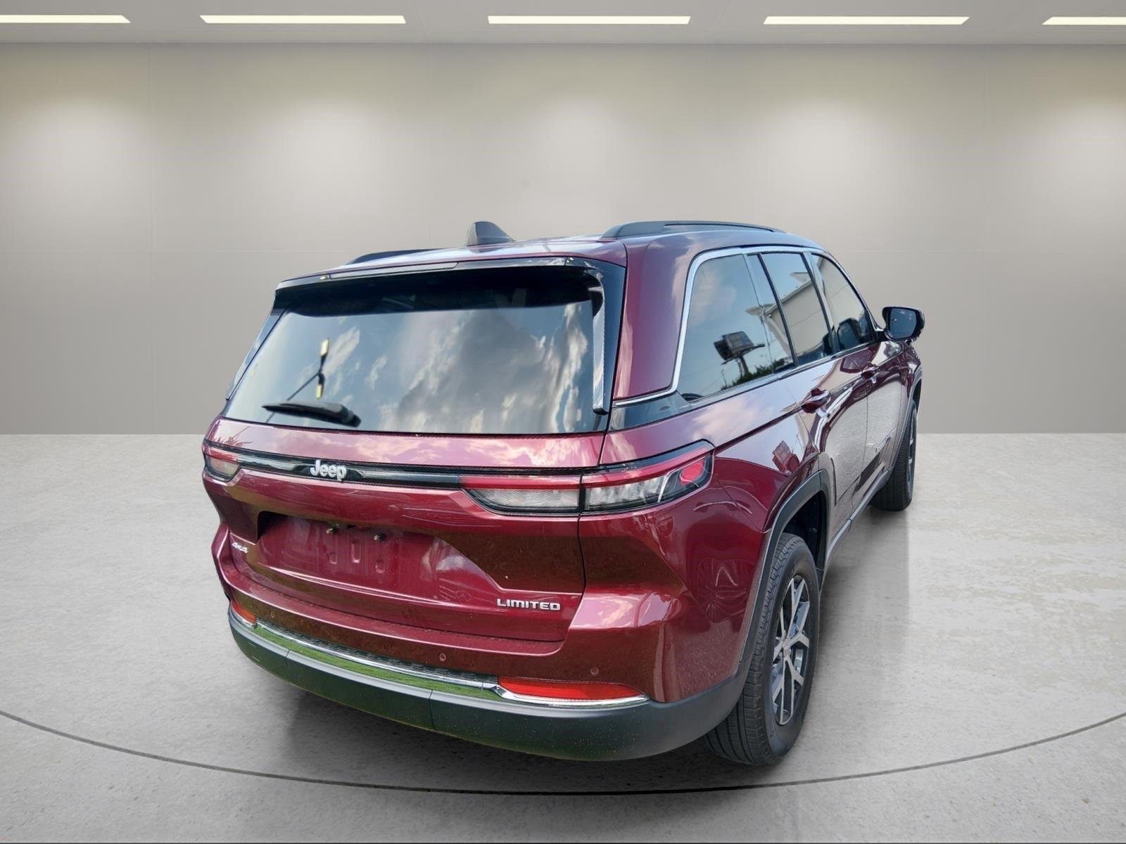 Used 2024 Velvet Red Pearlcoat Jeep Limited image 13