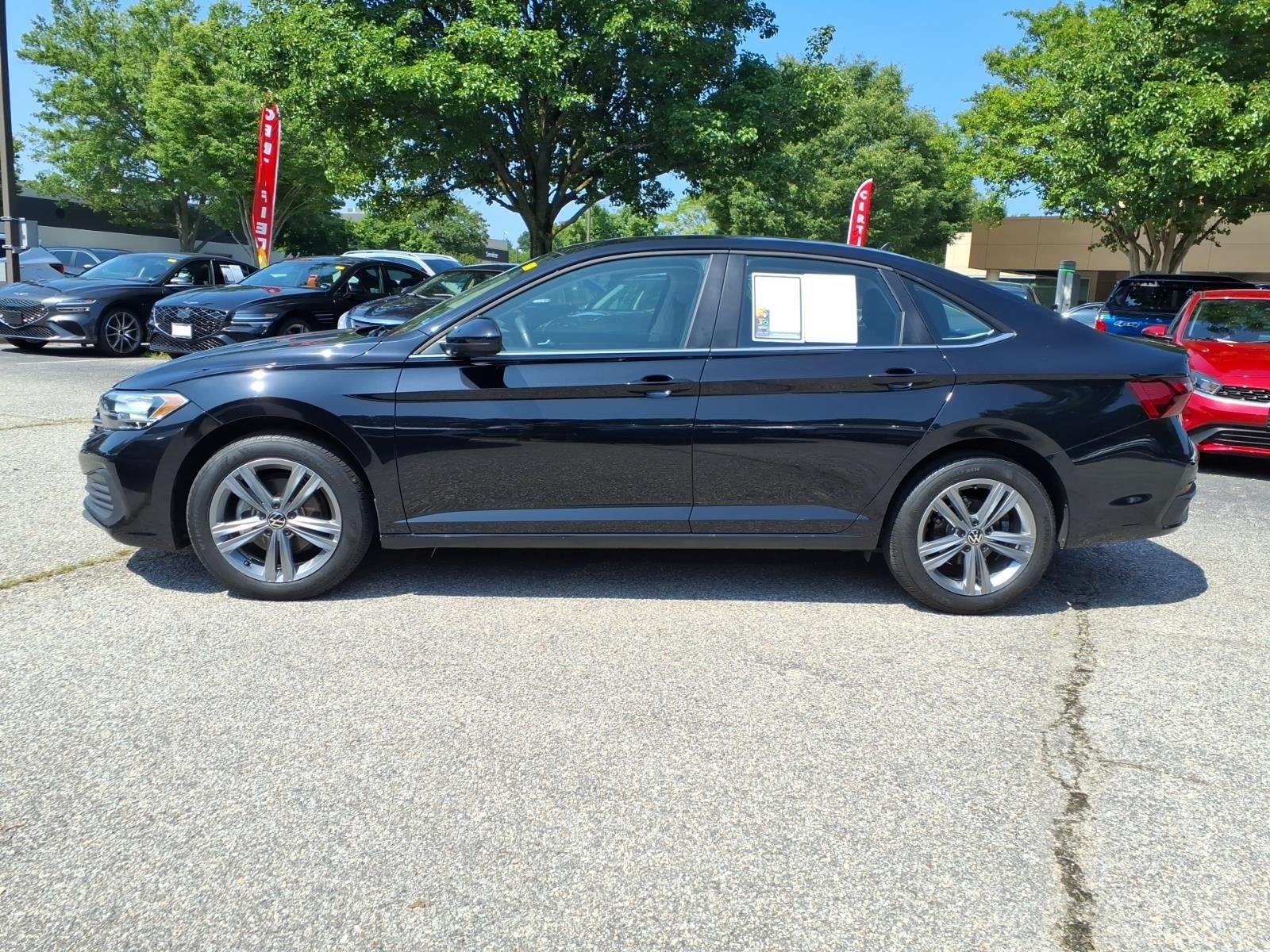 Used 2024  Volkswagen SE image 9
