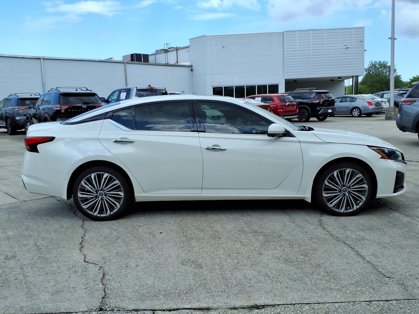 Used 2024 Pearl White Tricoat Nissan 2.5 SL image 5
