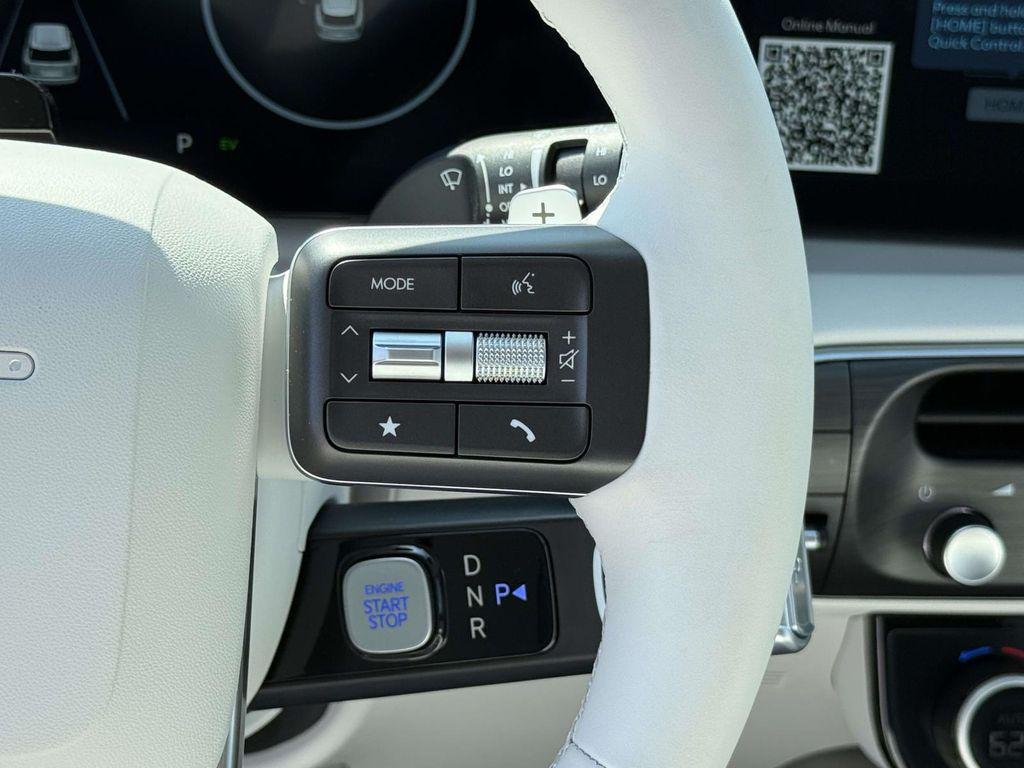 New 2026 Abyss Black Hyundai SEL 7P image 22