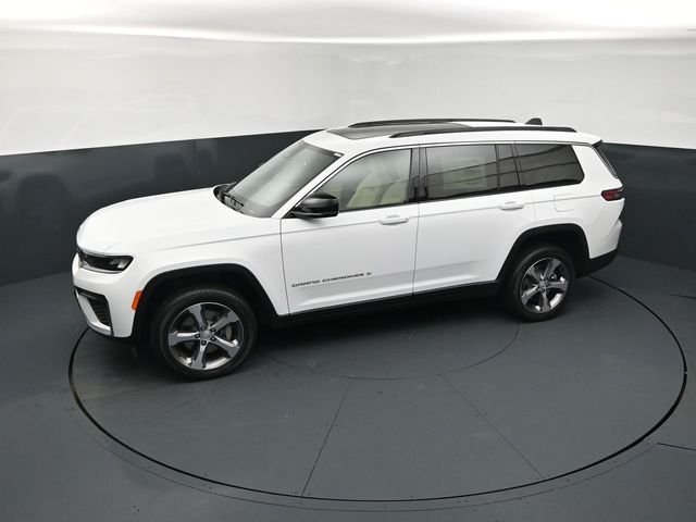 New 2026 Bright White Clear-Coat Exterior Paint Jeep Limited image 18