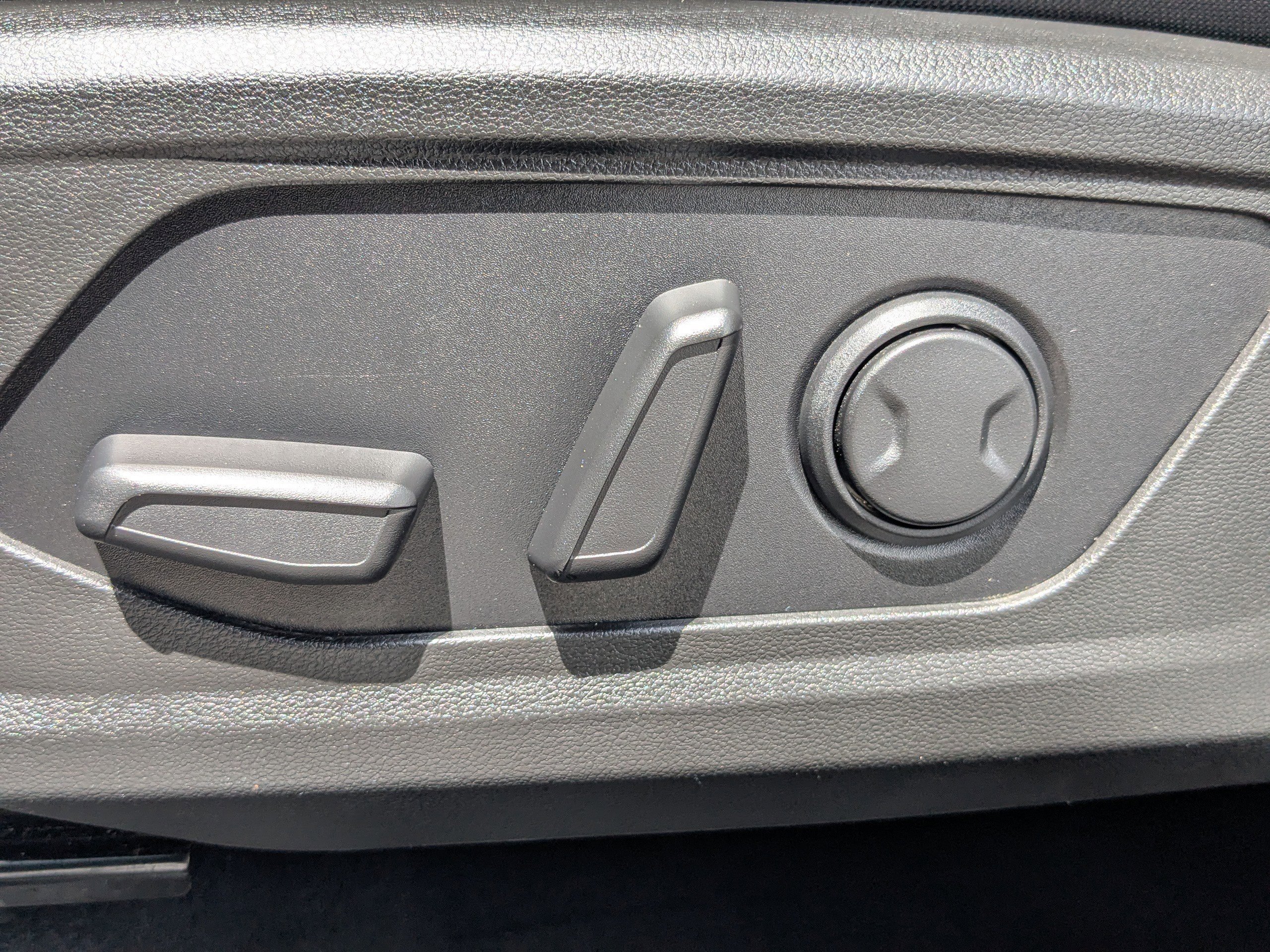 Used 2023  Hyundai SEL Premium image 19